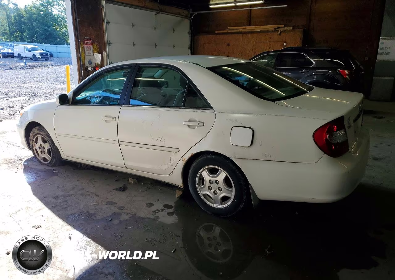 2002 Toyota Camry Le VIN:4T1BE32K42U038266 - 2