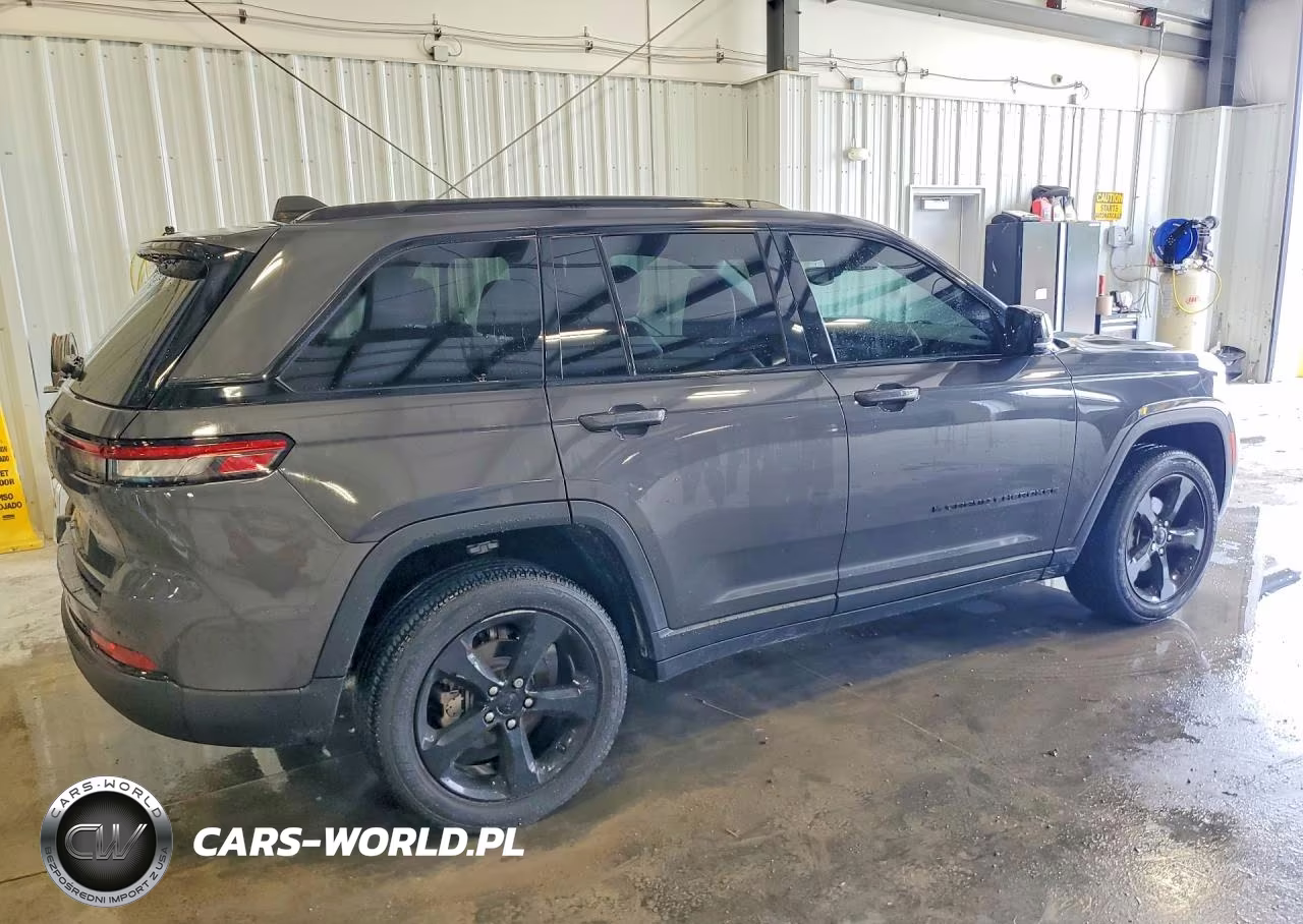 2023 Jeep Grand Cherokee Laredo VIN:1C4RJHAG3PC598950 - 3