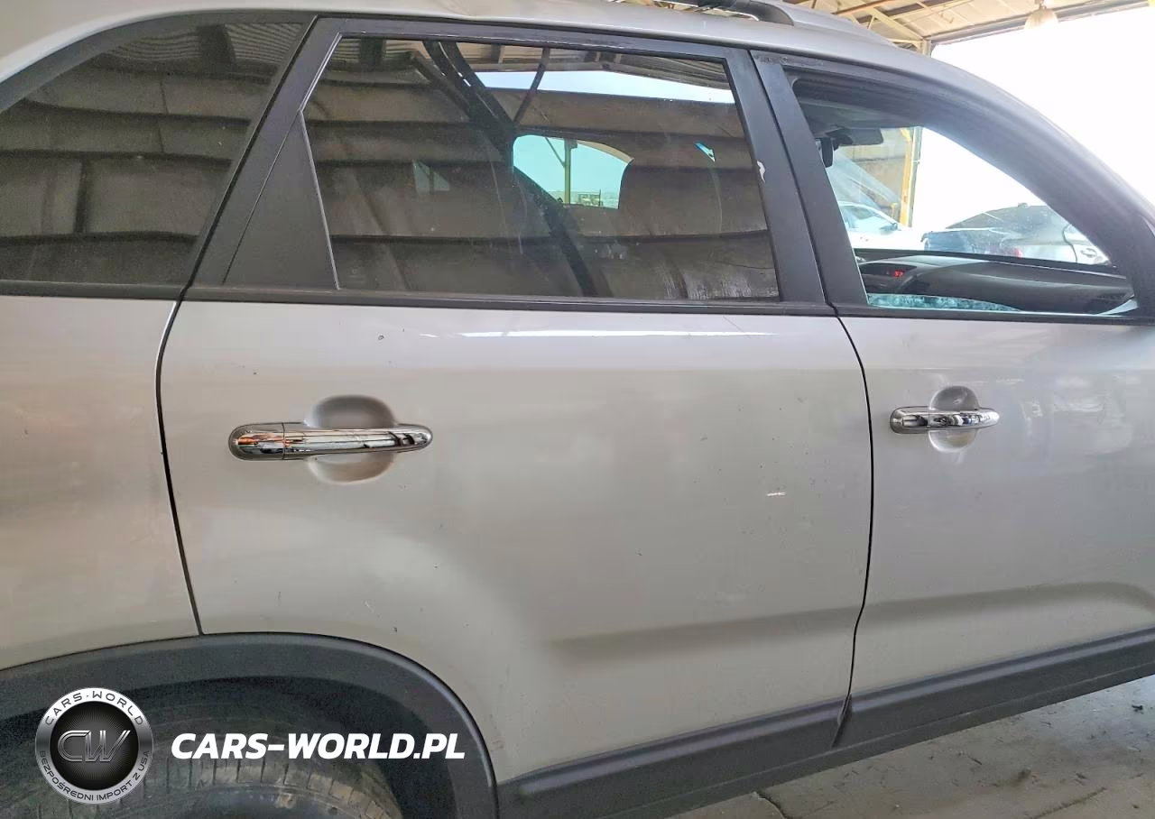 2011 Kia Sorento VIN:5XYKT3A17BG126930 - 10