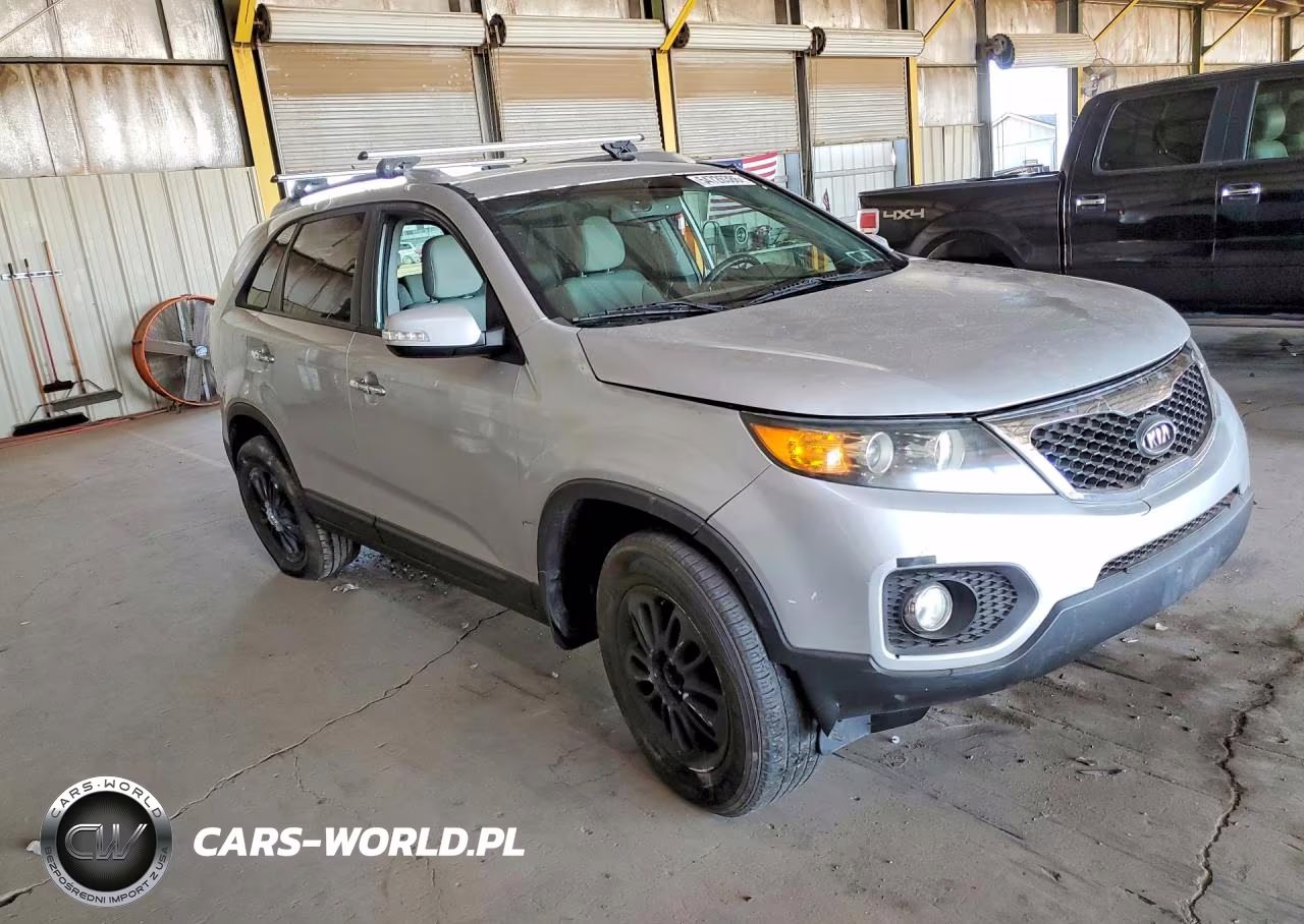 2011 Kia Sorento VIN:5XYKT3A17BG126930 - 4