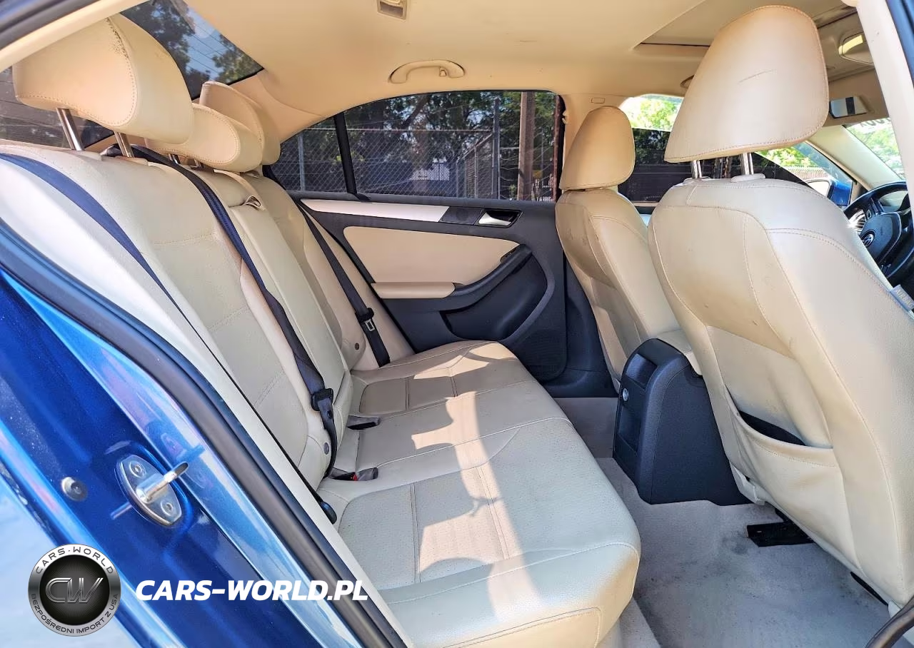 2016 Volkswagen Jetta Hybrid VIN:3VW637AJ0GM405846 - 10