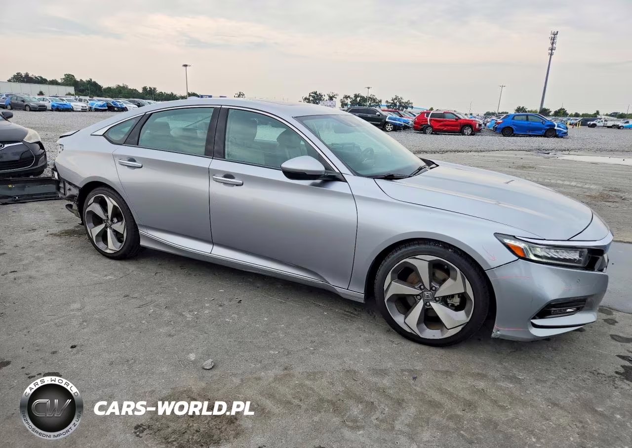 2018 Honda Accord Touring VIN:1HGCV1F94JA153925 - 4