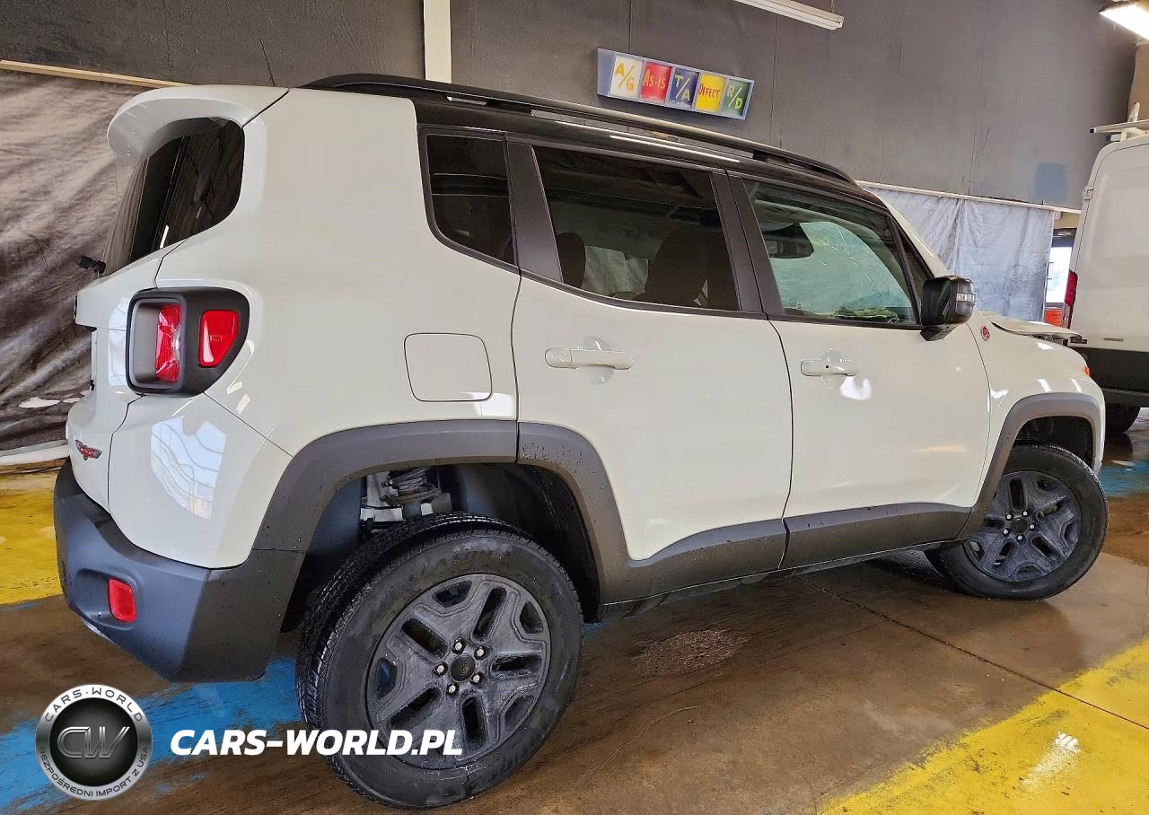2018 Jeep Renegade Trailhawk VIN:ZACCJBCB3JPH41385 - 3