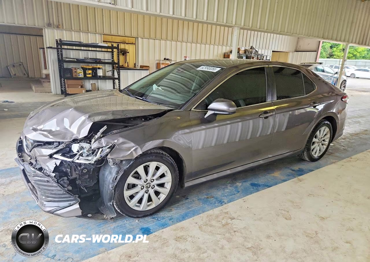 2020 Toyota Camry Le VIN:4T1C11AK0LU972190 - 1