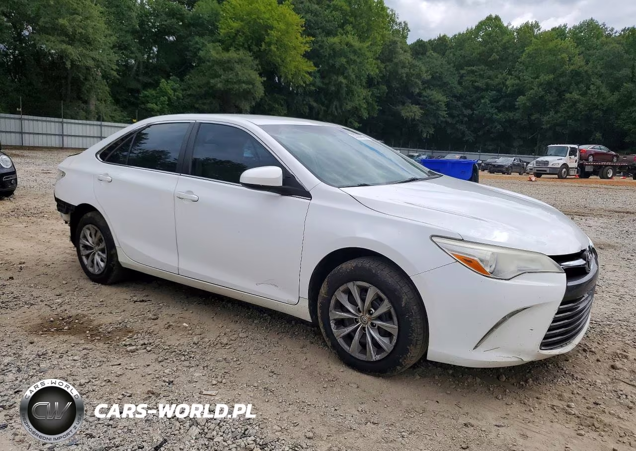 2017 Toyota Camry Le VIN:4T1BF1FK2HU784624 - 4