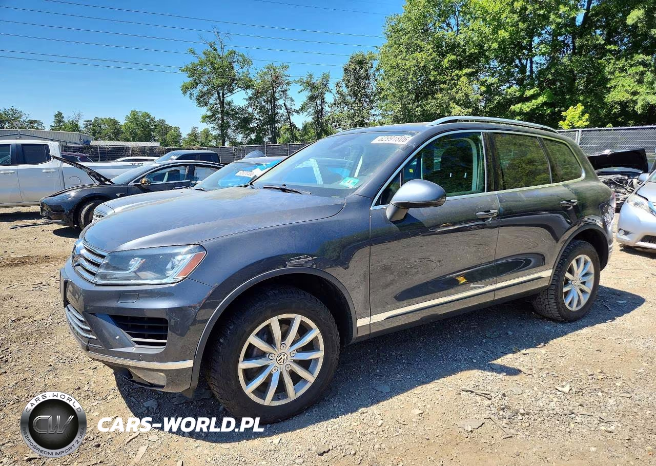 2016 Volkswagen Touareg Sport VIN:WVGEF9BP4GD010273 - 1