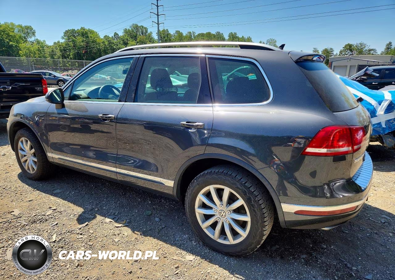 2016 Volkswagen Touareg Sport VIN:WVGEF9BP4GD010273 - 2