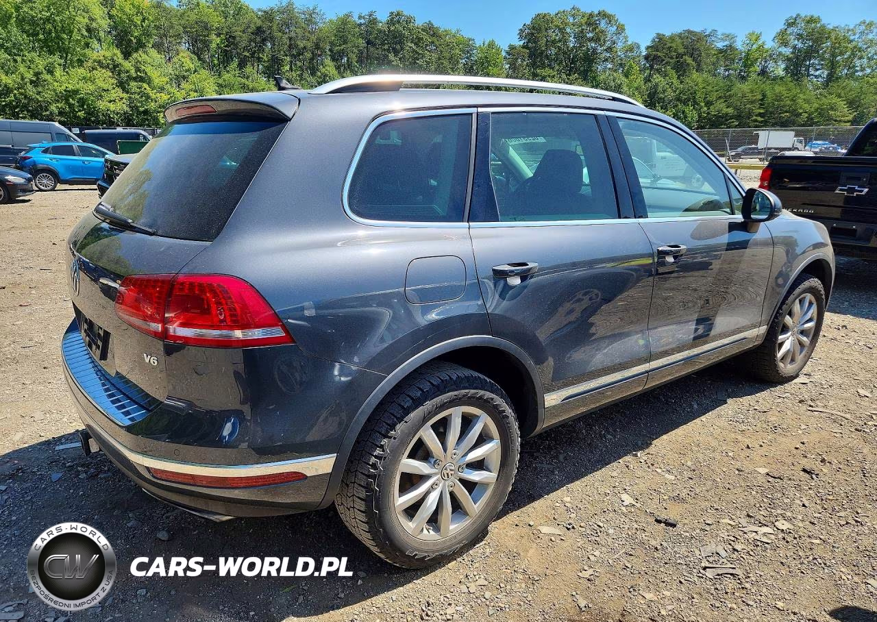 2016 Volkswagen Touareg Sport VIN:WVGEF9BP4GD010273 - 3