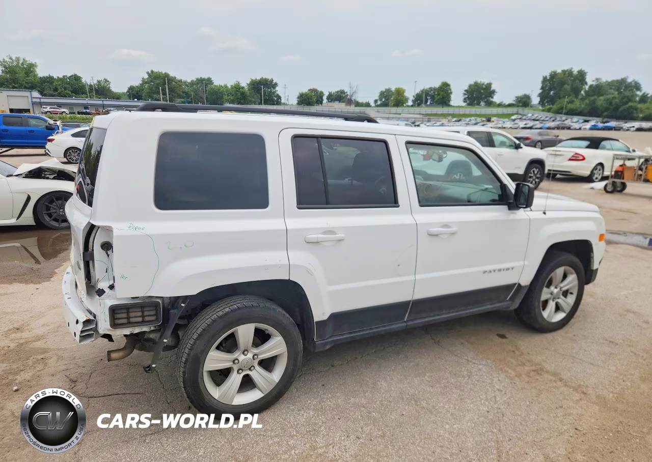 2016 Jeep Patriot Latitude VIN:1C4NJRFB7GD632755 - 3