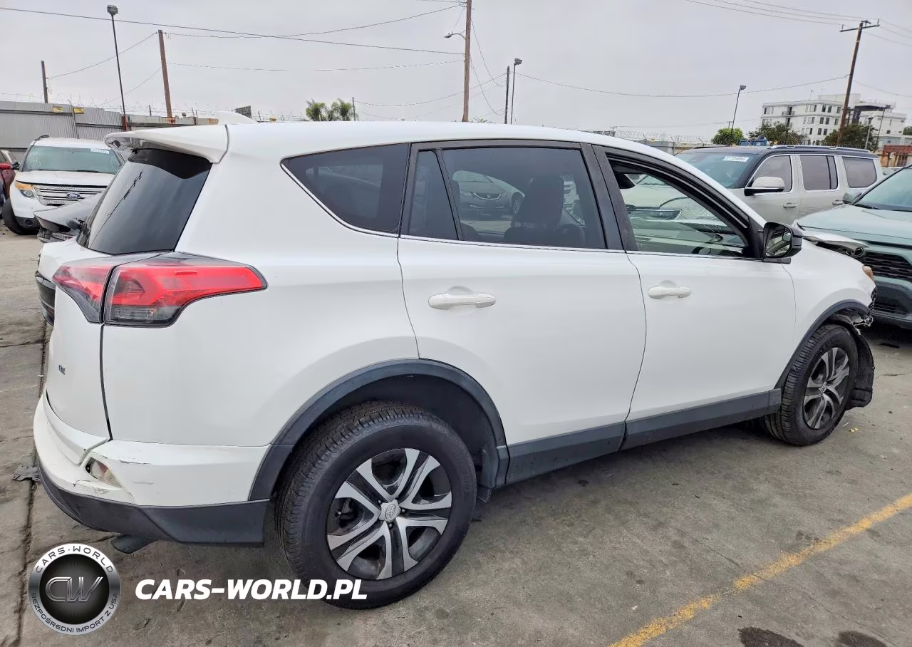 2018 Toyota Rav4 Le VIN:JTMZFREV4JJ201703 - 3