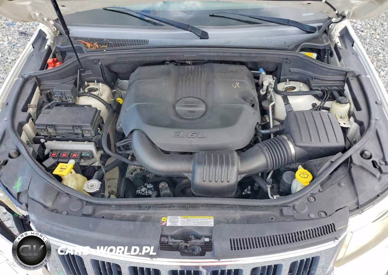 2011 Jeep Grand Cherokee Laredo VIN:1J4RR4GGXBC579503 - 12