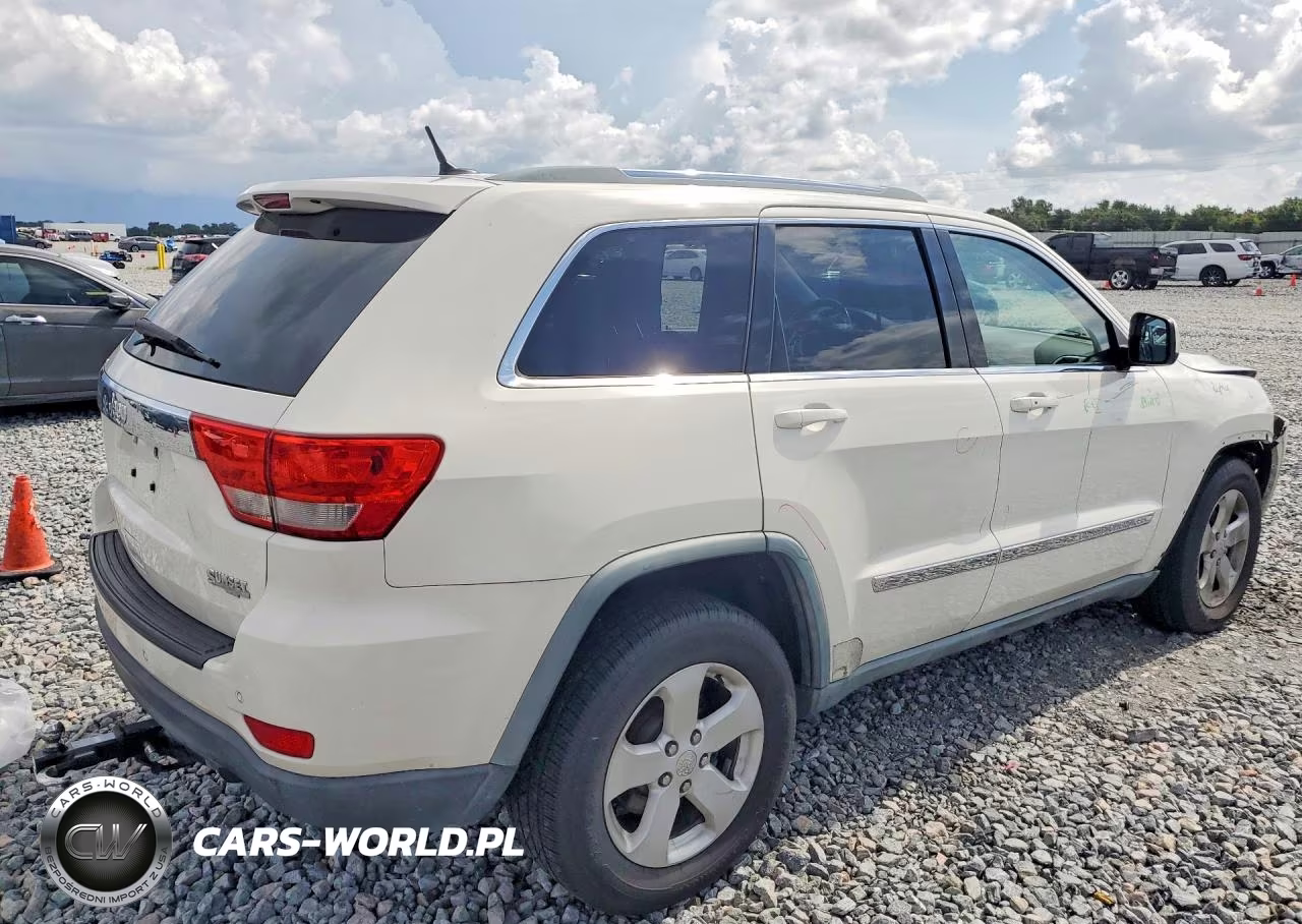 2011 Jeep Grand Cherokee Laredo VIN:1J4RR4GGXBC579503 - 3