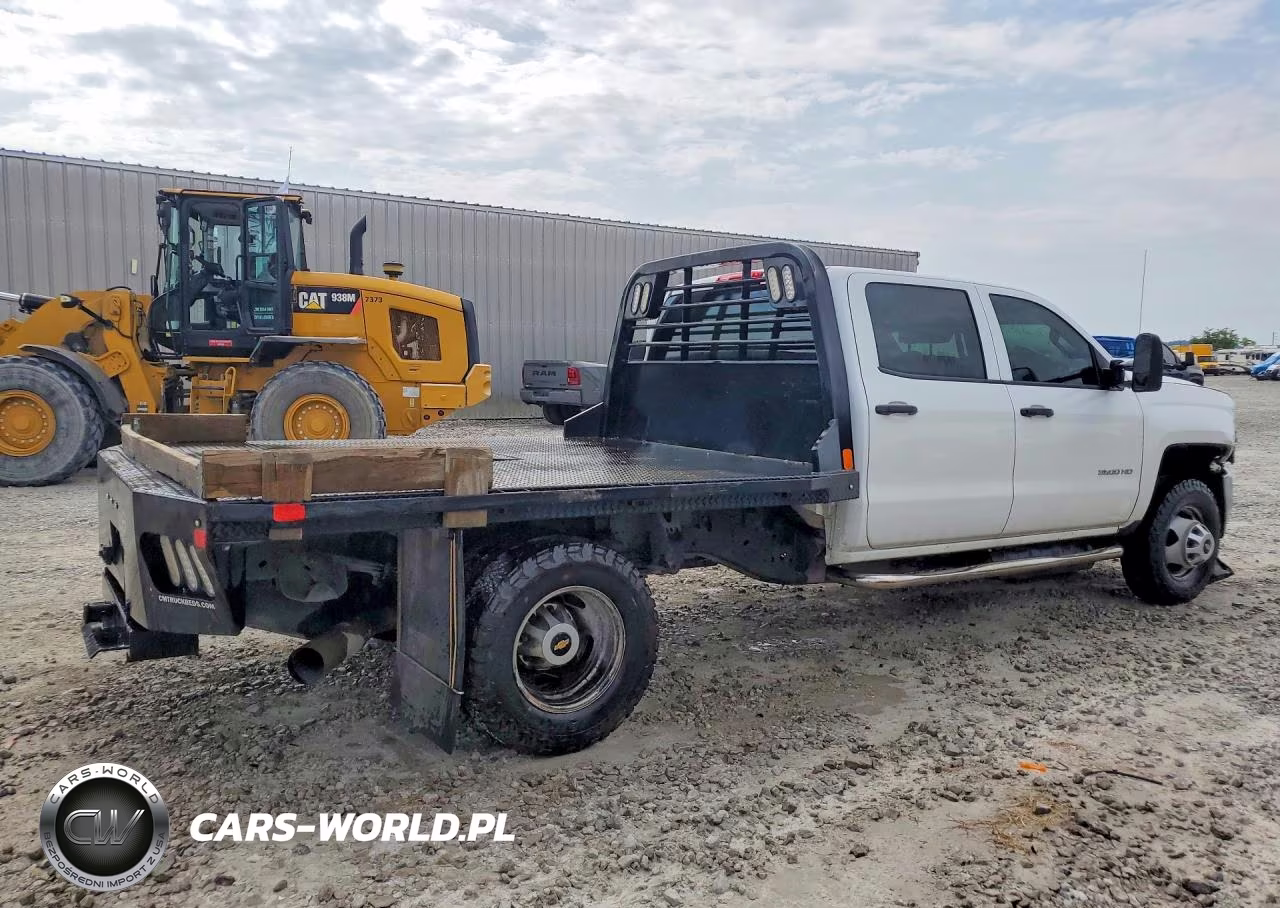 2018 Chevrolet Silverado K3500 VIN:1GB4KYCY0JF279707 - 3