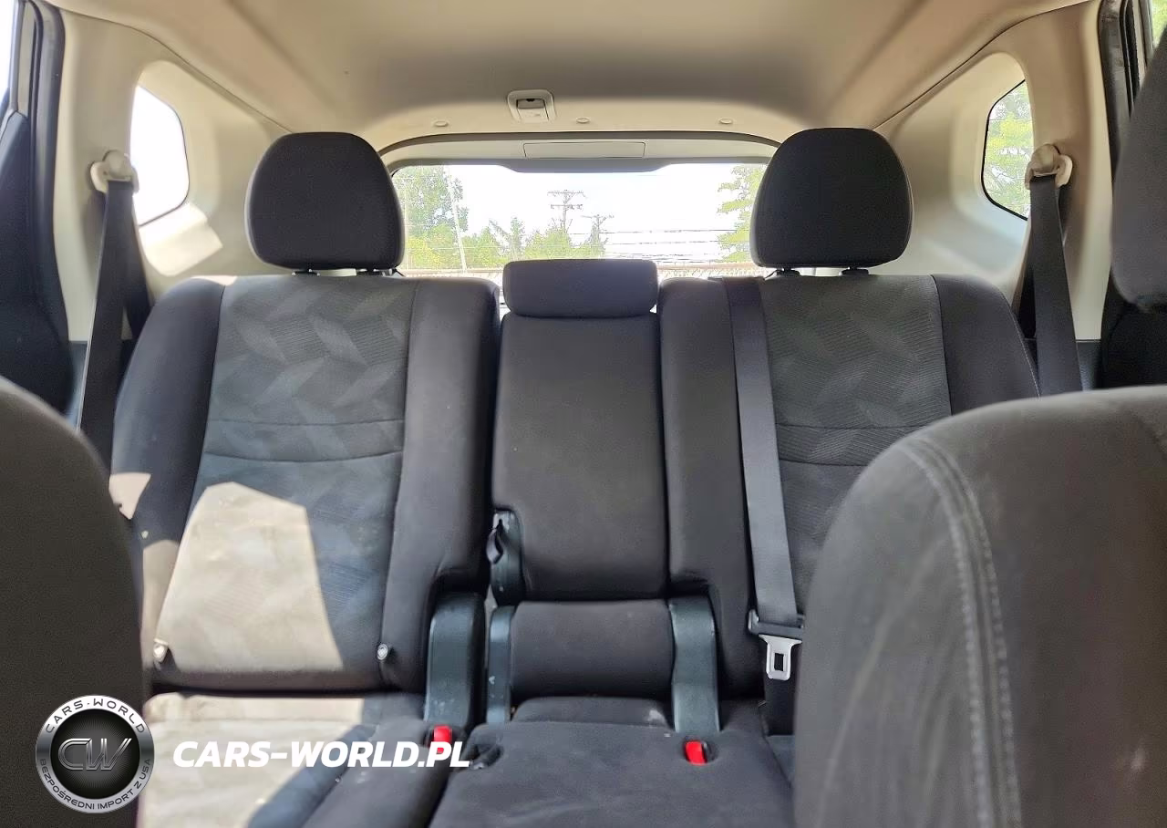 2016 Nissan Rogue S VIN:KNMAT2MV2GP625742 - 10
