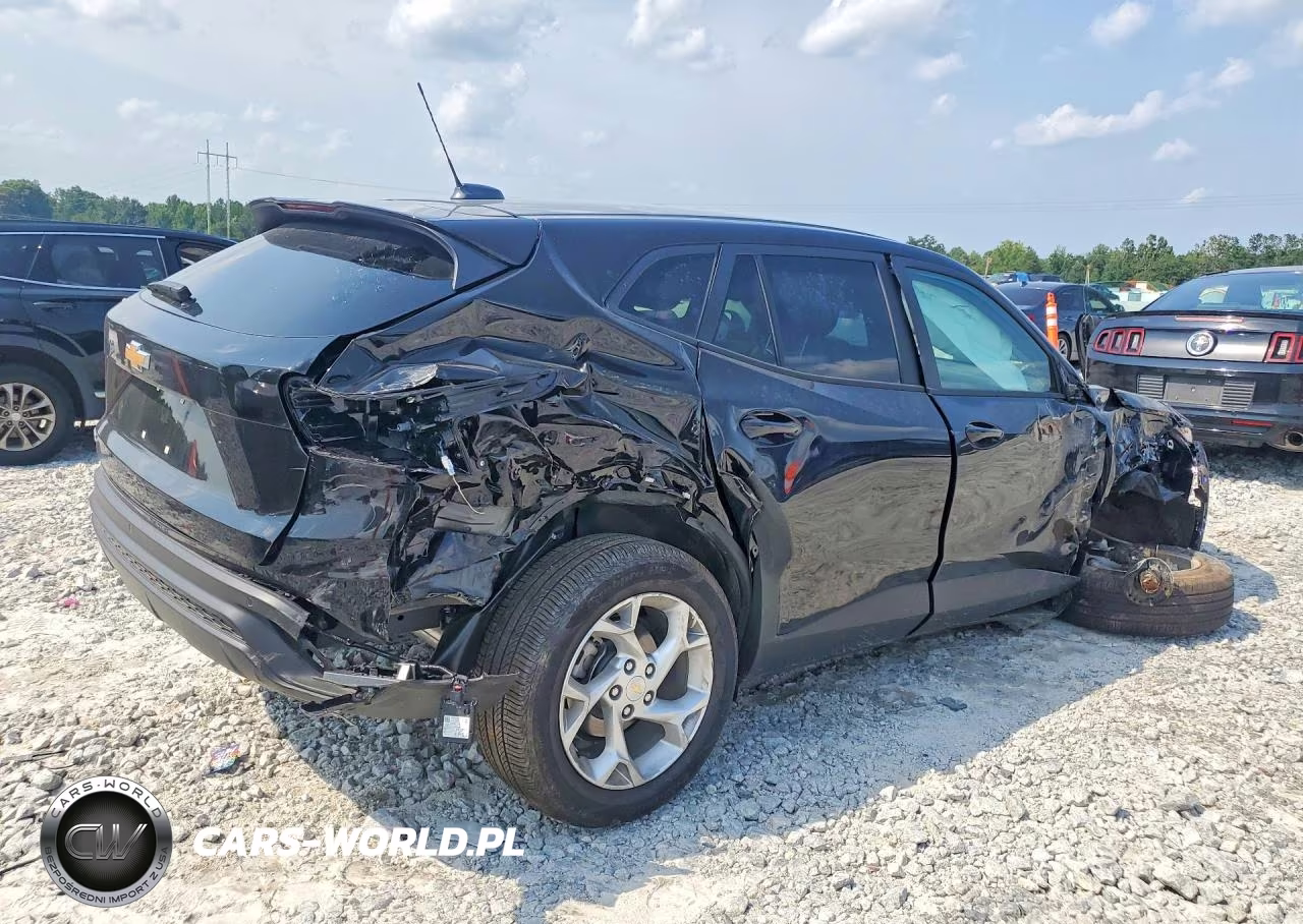 2025 Chevrolet Trax Ls VIN:KL77LFEP2SC185844 - 3