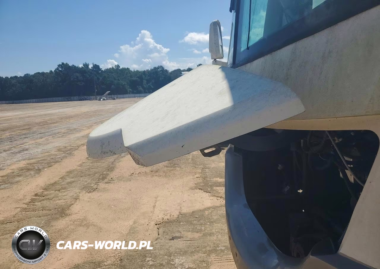 2001 Freightliner Chassis X Line Motor Home VIN:4UZAAJBV71CJ23936 - 9