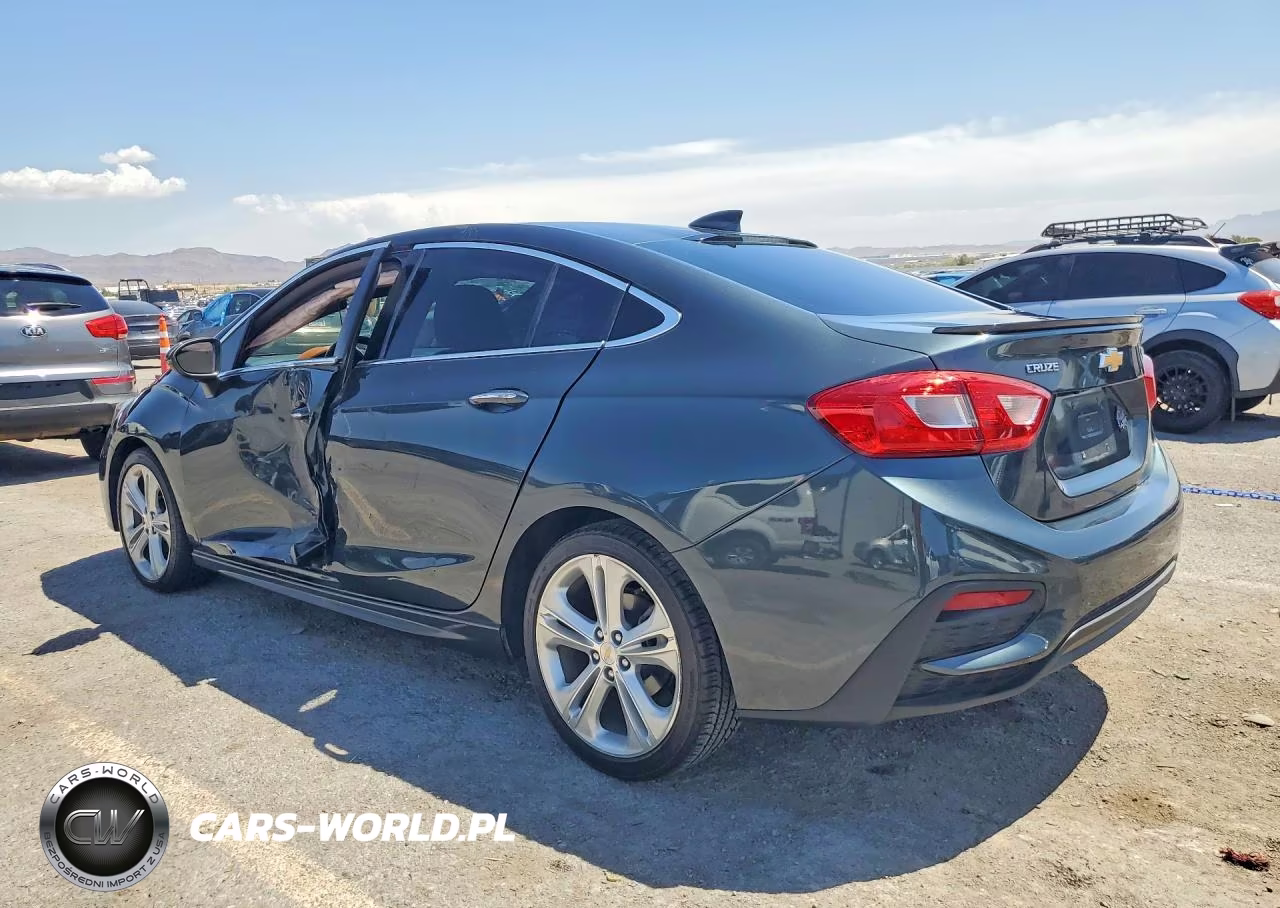 2018 Chevrolet Cruze Premier VIN:1G1BF5SM3J7143305 - 2
