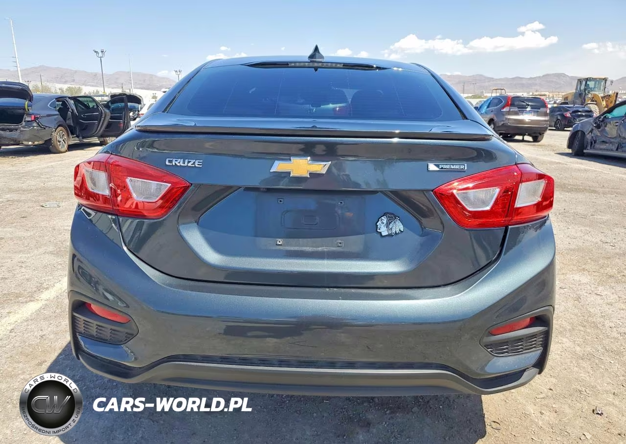 2018 Chevrolet Cruze Premier VIN:1G1BF5SM3J7143305 - 6