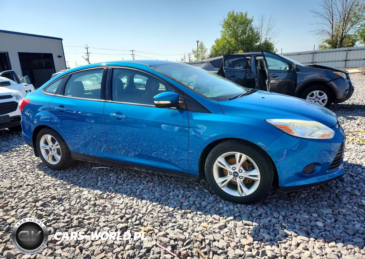 2014 Ford Focus Se VIN:1FADP3F22EL337093 - 4