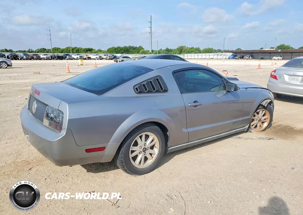 2007 Ford Mustang VIN:1ZVFT80N275305280 - 3