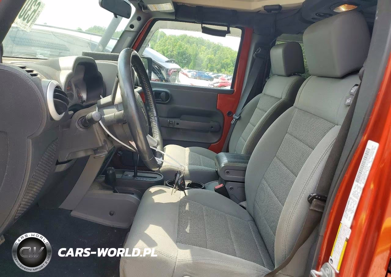 2009 Jeep Wrangler Unlimited Sahara VIN:1J8GA59189L778796 - 7