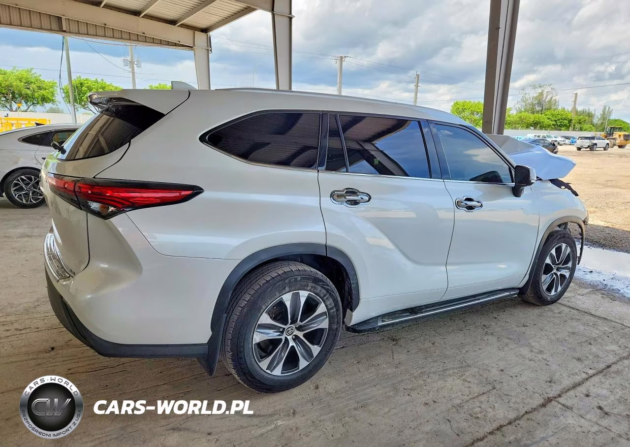 2022 Toyota Highlander Xle VIN:5TDGZRAH0NS141409 - 3