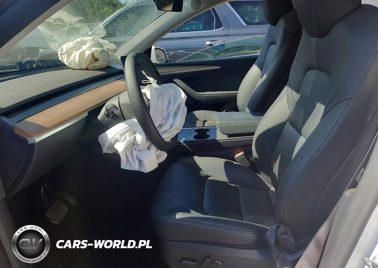 2024 Tesla Model Y VIN:7SAYGDEEXRA259040 - 7