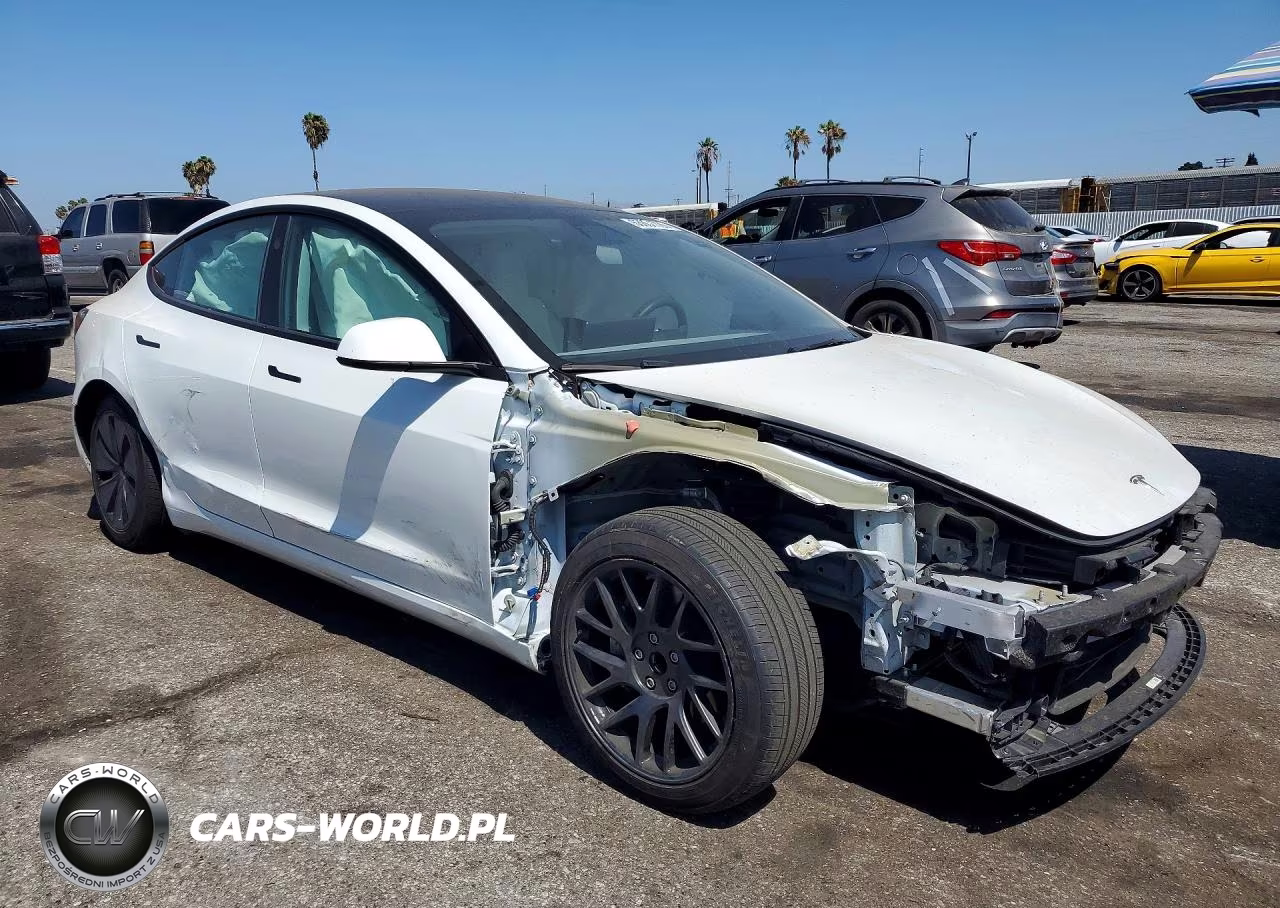 2025 Tesla Model 3 VIN:5YJ3E1EA2SF918214 - 4
