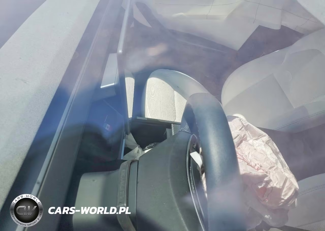 2025 Tesla Model 3 VIN:5YJ3E1EA2SF918214 - 9