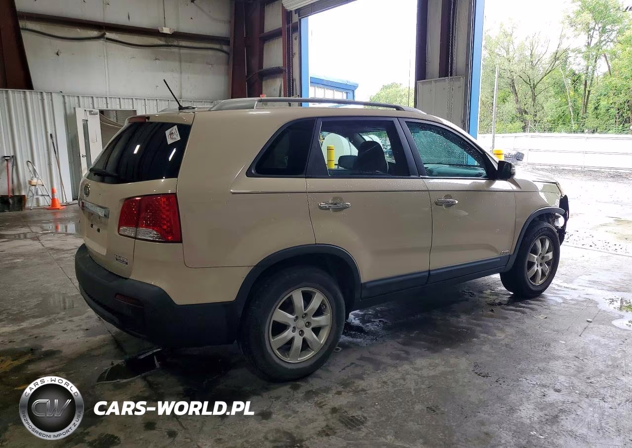 2011 Kia Sorento Lx VIN:5XYKTDA12BG054105 - 3