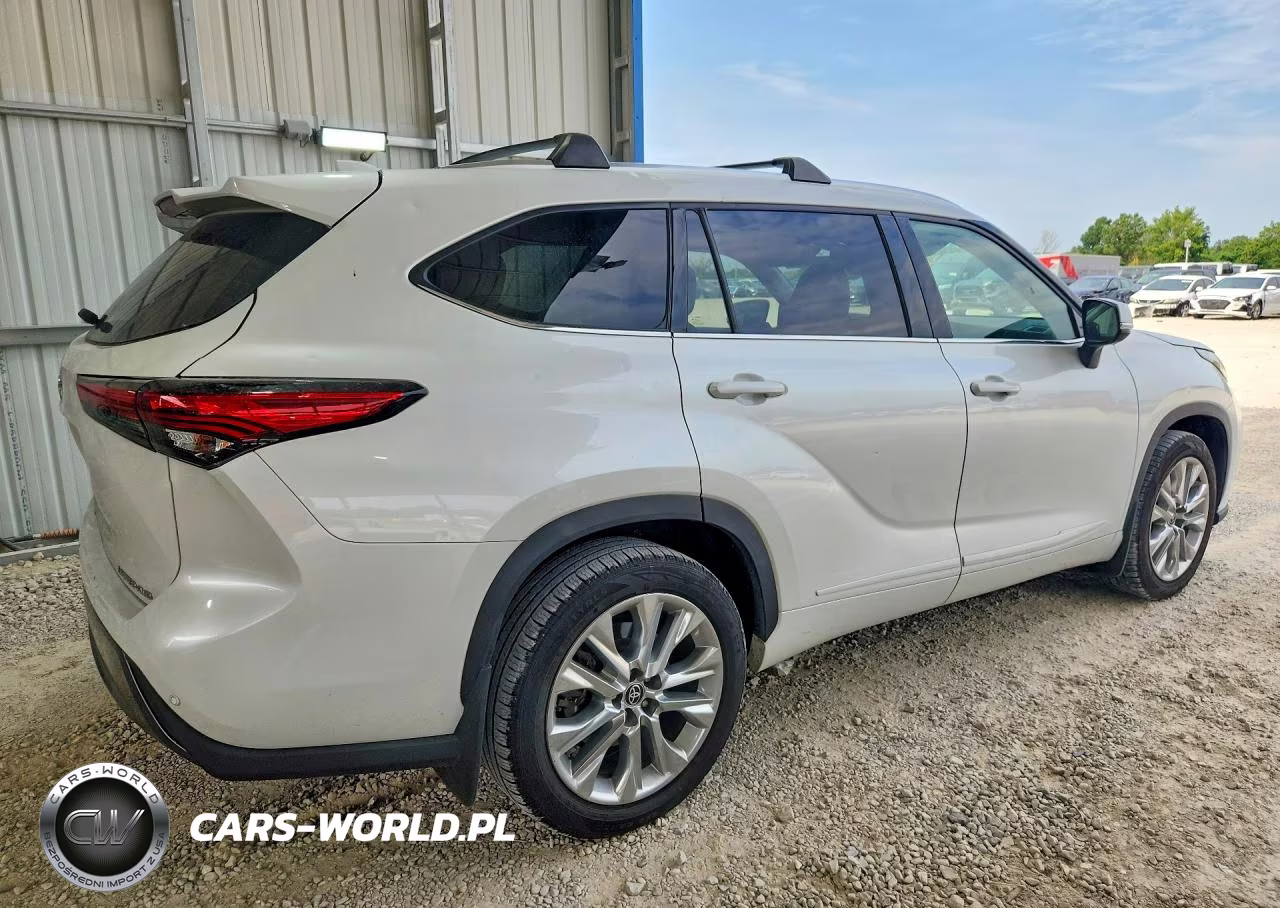 2022 Toyota Highlander Limited VIN:5TDDZRBH9NS165807 - 3