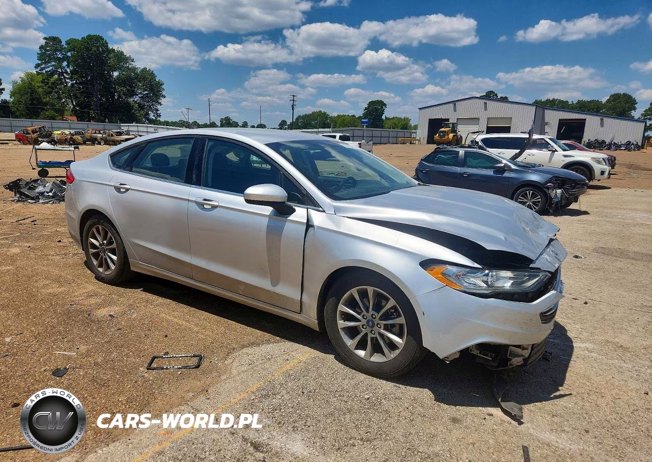 2017 Ford Fusion Se VIN:3FA6P0H77HR412618 - 4