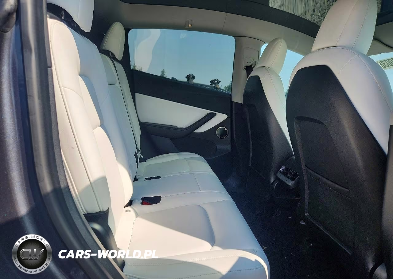 2020 Tesla Model Y VIN:5YJYGDEEXLF058701 - 11