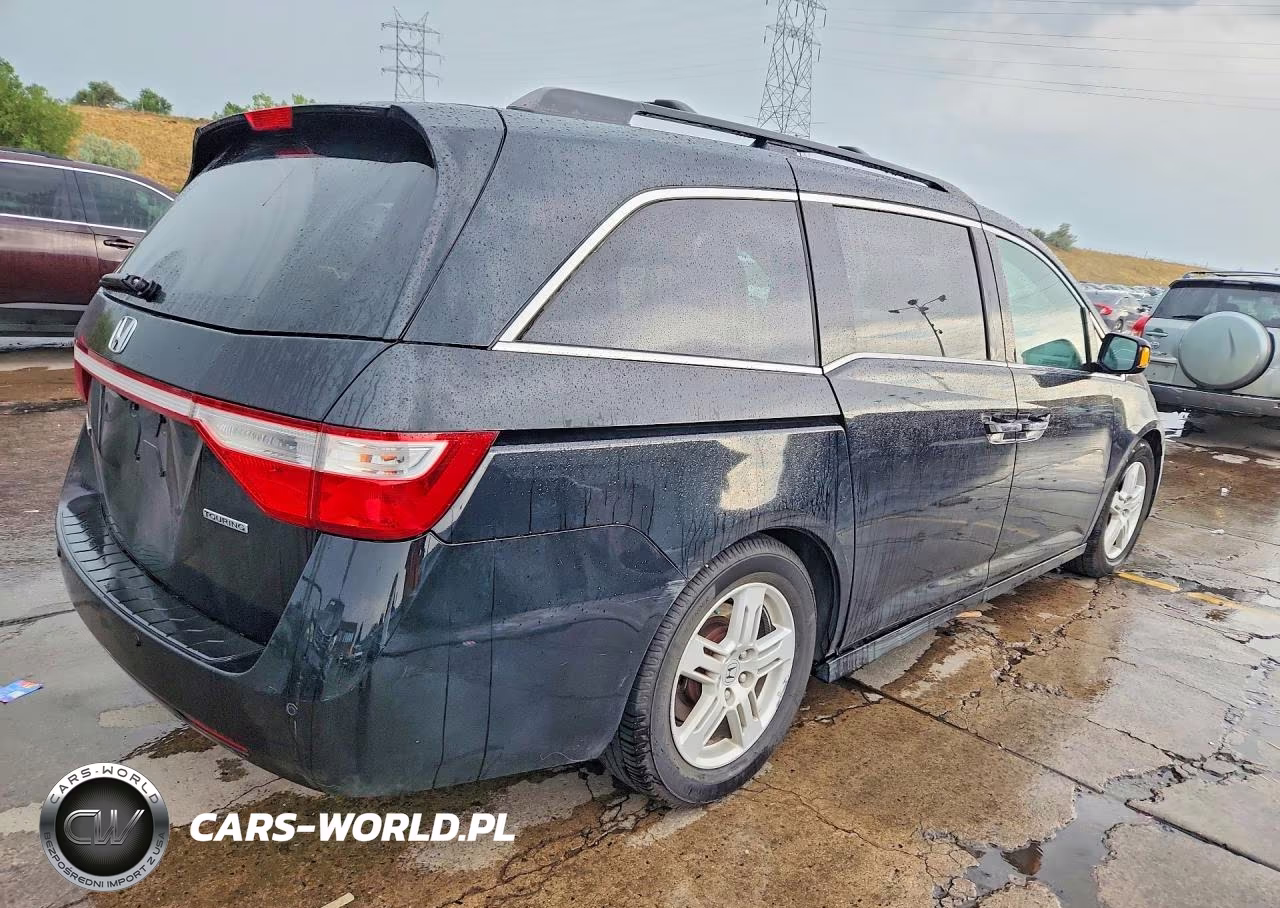 2013 Honda Odyssey Touring VIN:5FNRL5H95DB009931 - 3