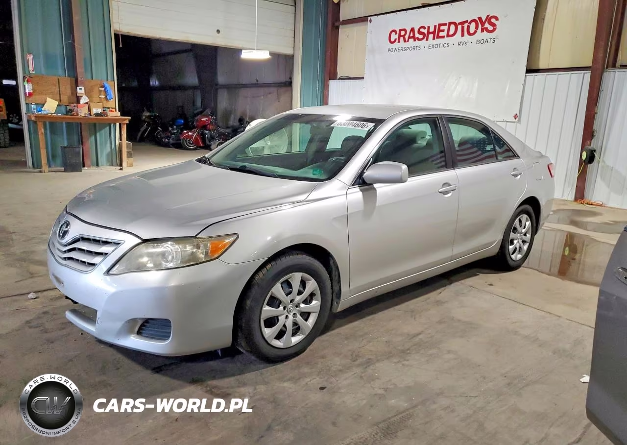 2010 Toyota Camry Le – zdjęcie 1 z 12
