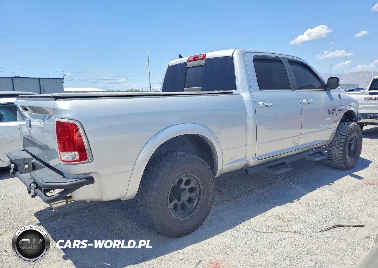 2017 Ram 1500 Laramie VIN:1C6RR6VT6HS736144 - 3