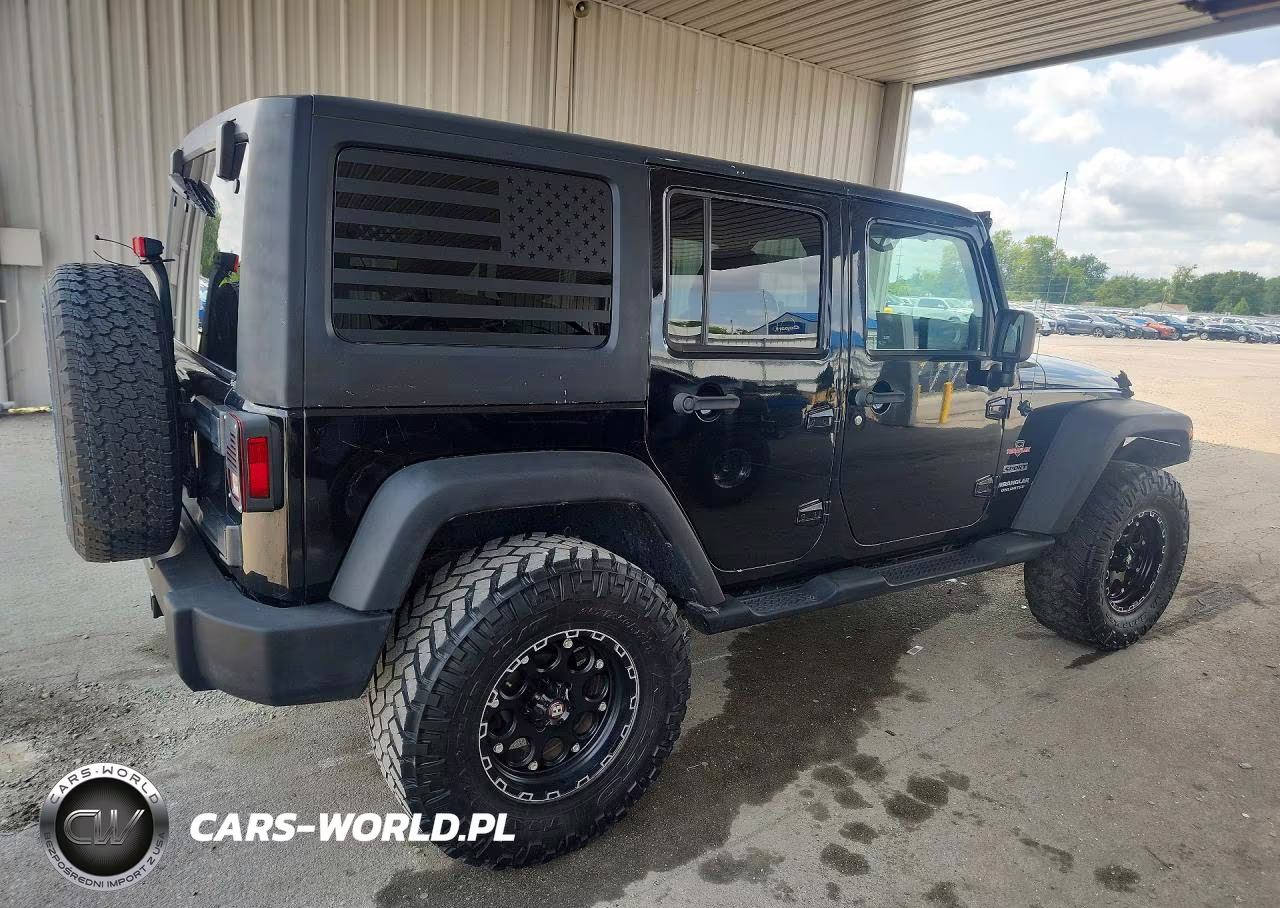 2013 Jeep Wrangler Unlimited Sport VIN:1C4BJWDG4DL654875 - 3