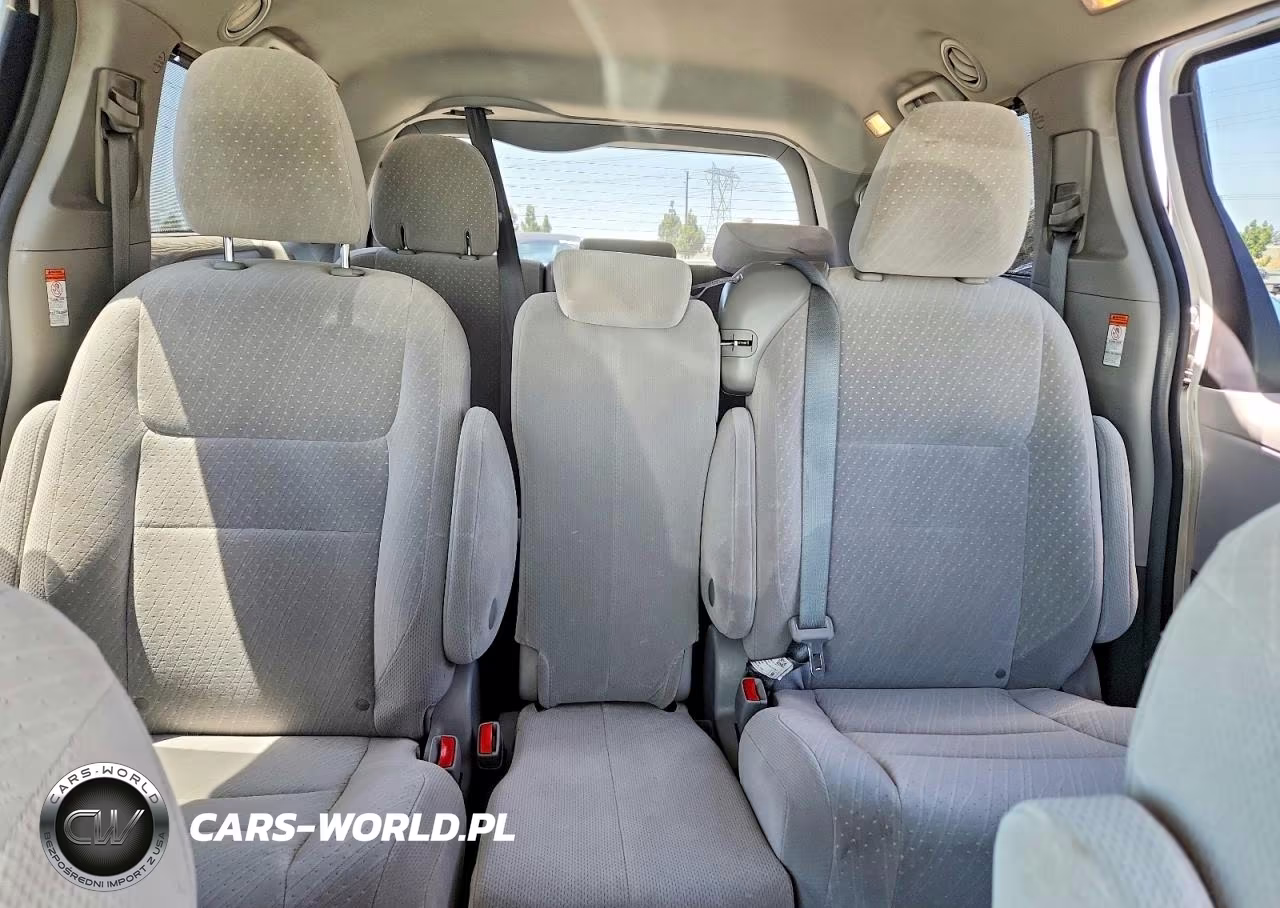 2018 Toyota Sienna Le VIN:5TDKZ3DC4JS908082 - 10