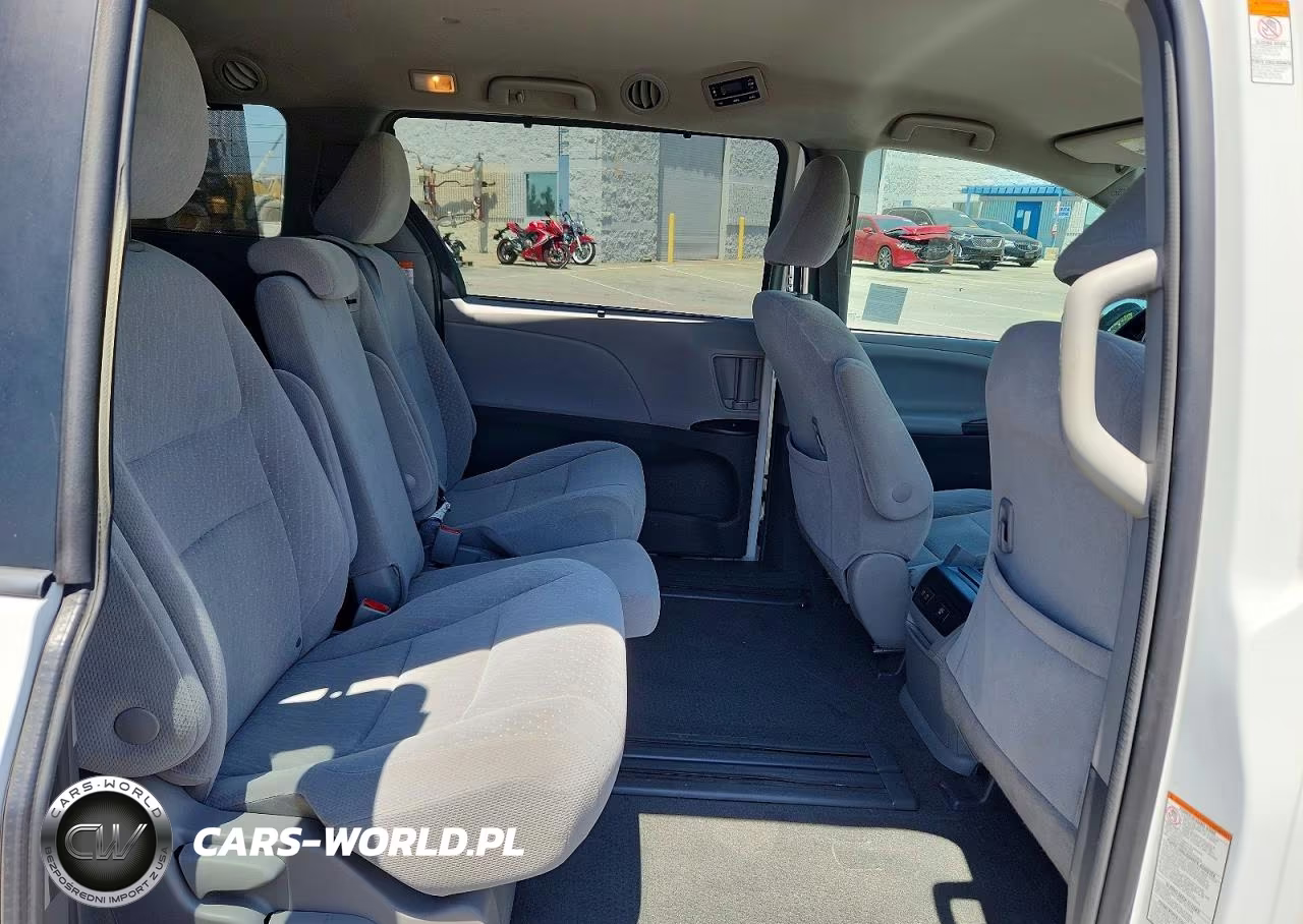 2018 Toyota Sienna Le VIN:5TDKZ3DC4JS908082 - 11