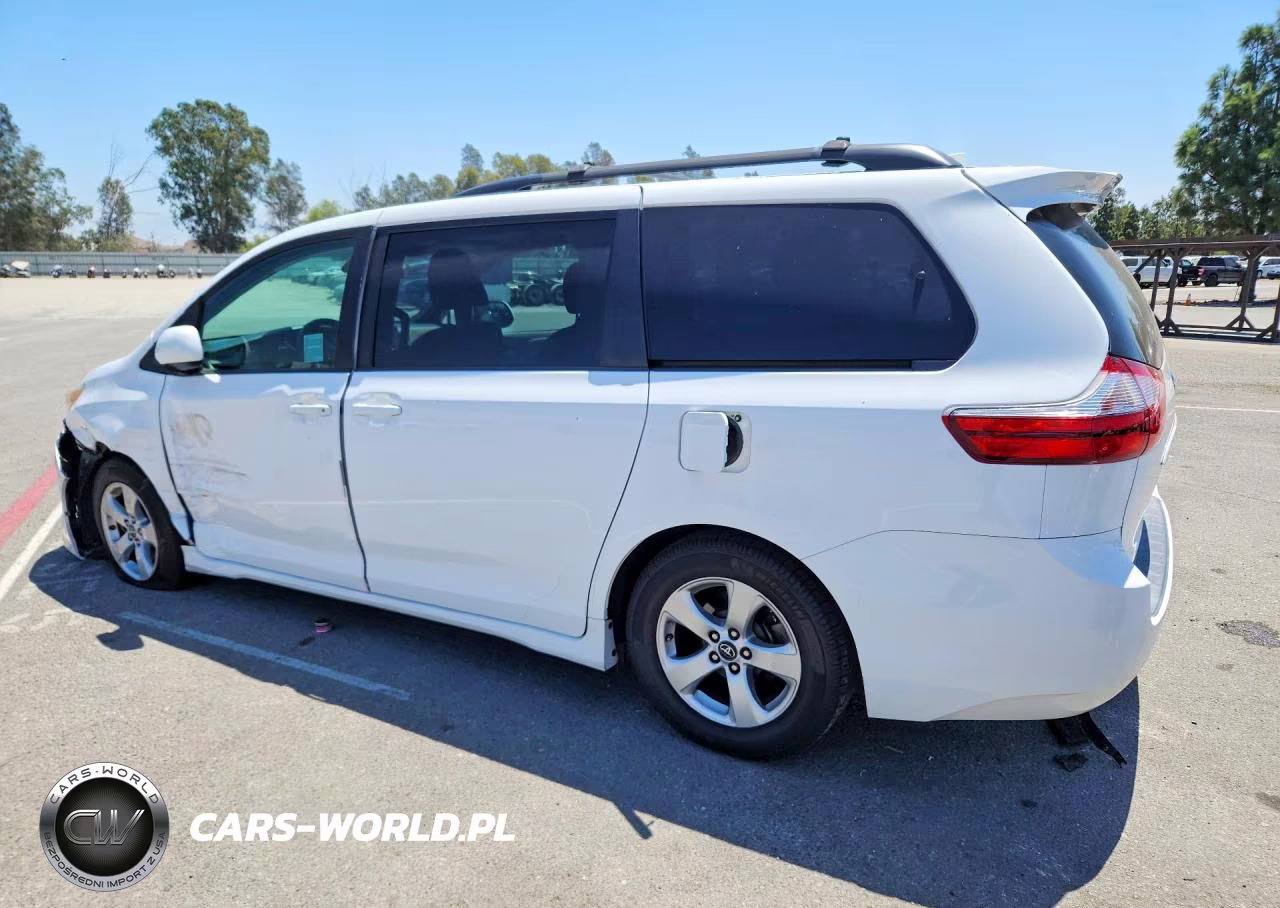 2018 Toyota Sienna Le VIN:5TDKZ3DC4JS908082 - 2