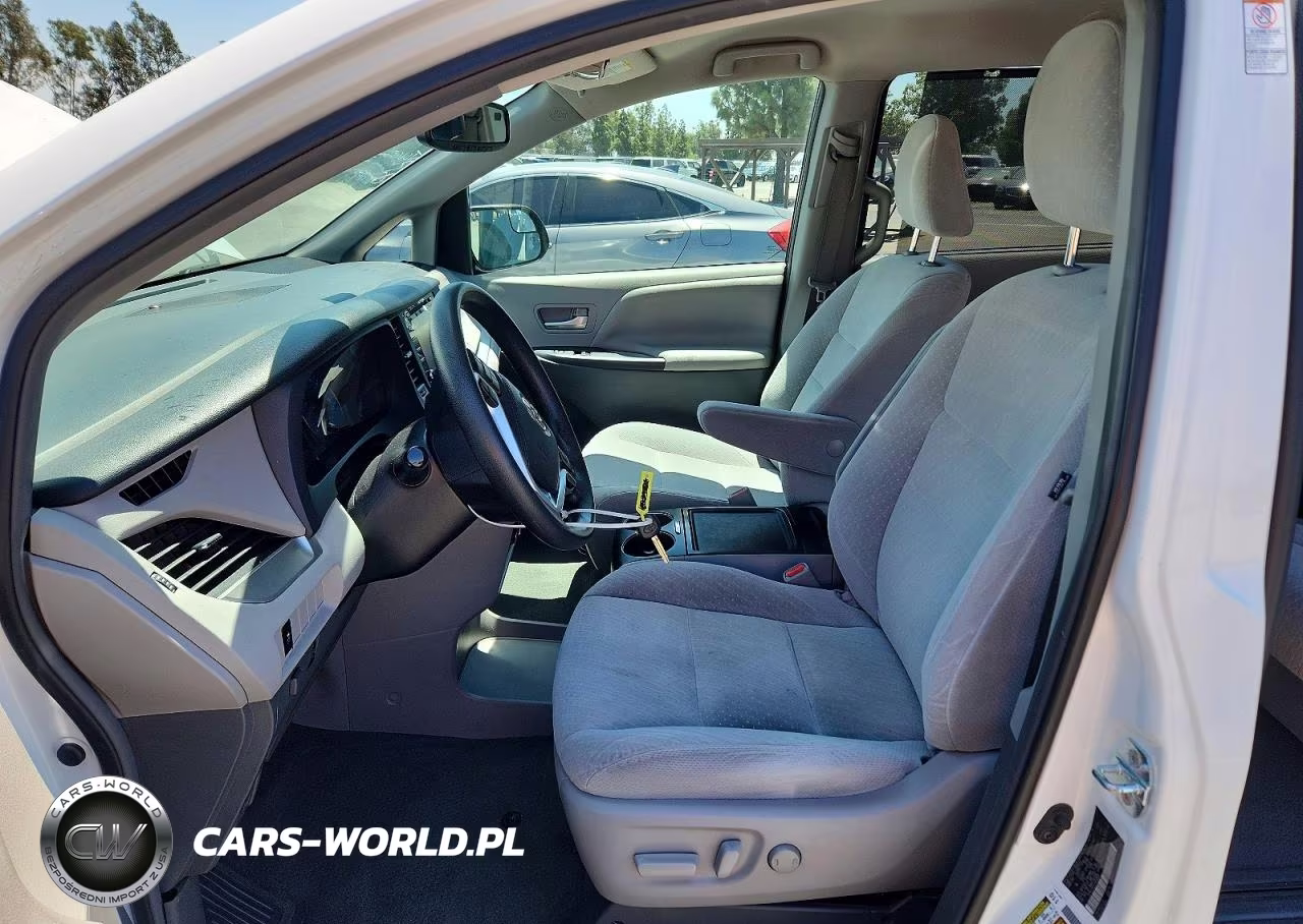 2018 Toyota Sienna Le VIN:5TDKZ3DC4JS908082 - 7
