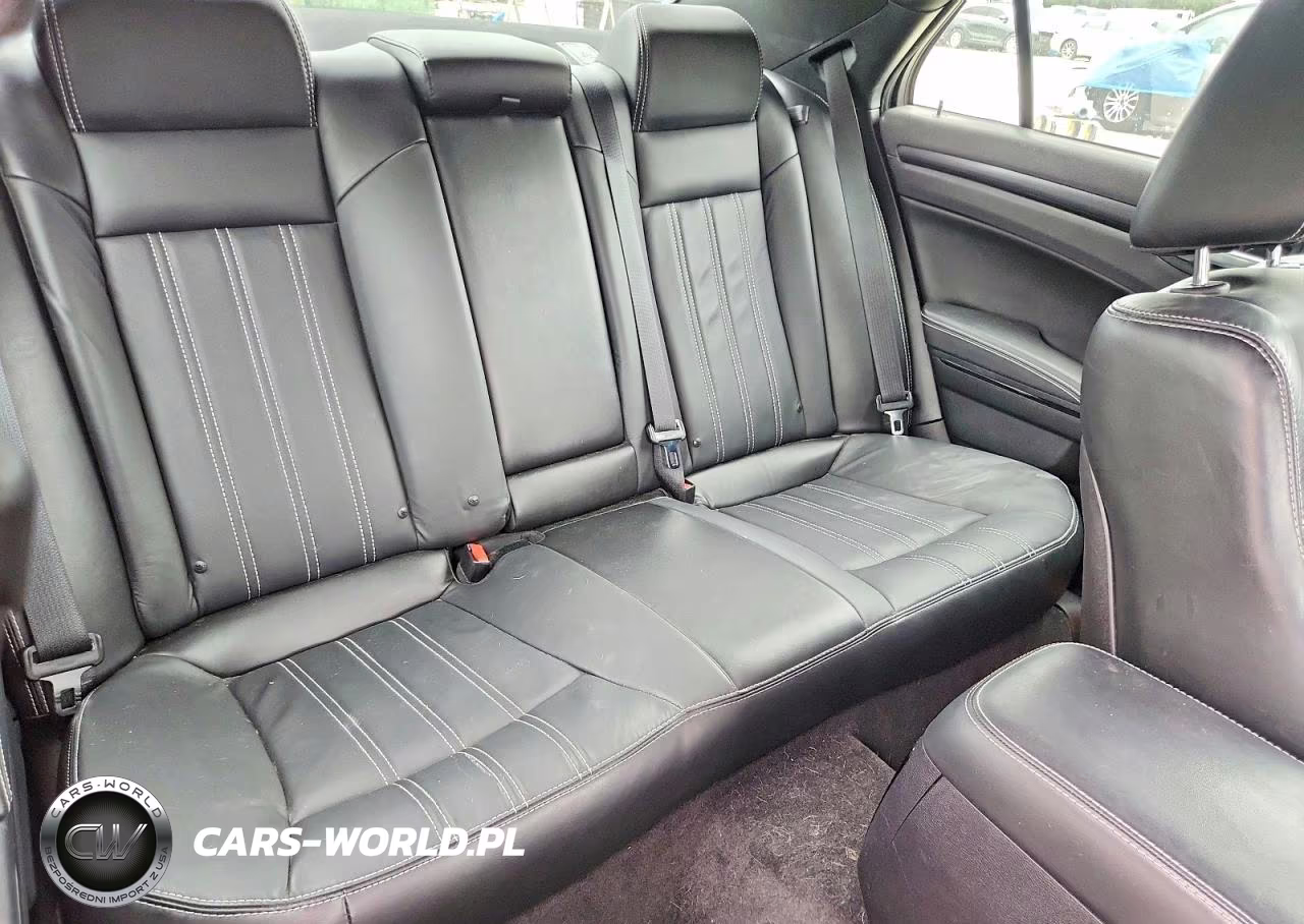 2016 Chrysler 300 S VIN:2C3CCABG0GH199422 - 10