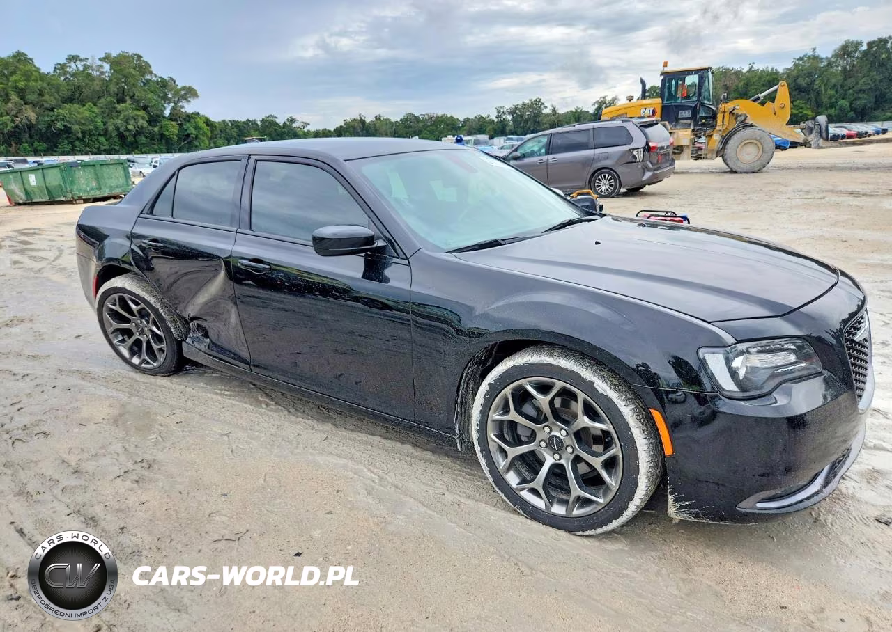 2016 Chrysler 300 S VIN:2C3CCABG0GH199422 - 4