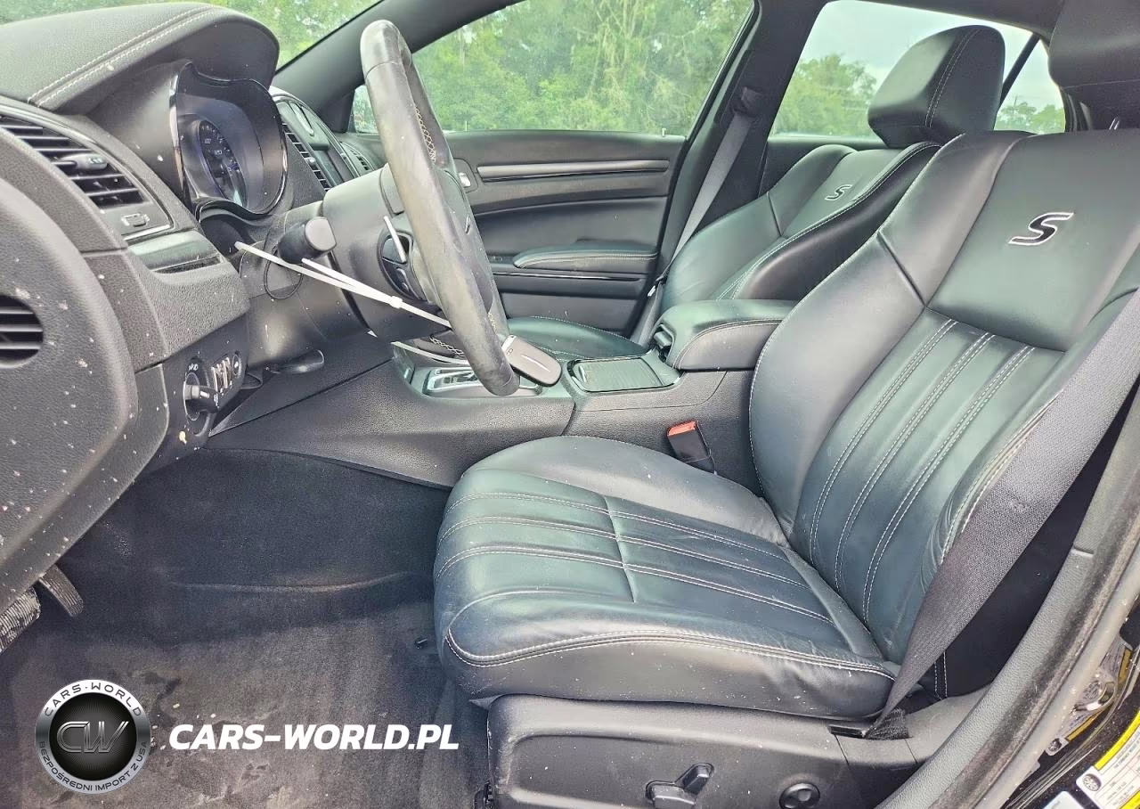 2016 Chrysler 300 S VIN:2C3CCABG0GH199422 - 7