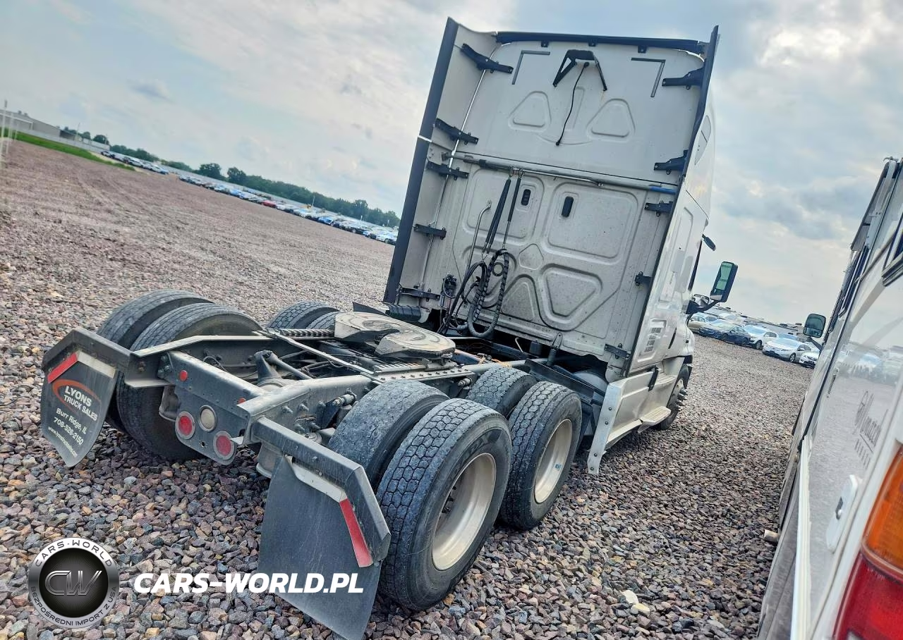2018 Freightliner Cascadia 125 Semi Truck VIN:3AKJGLDRXJSHR0918 - 3