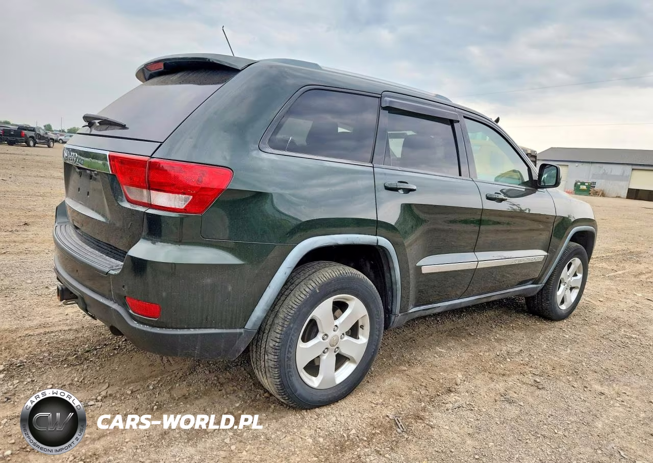 2011 Jeep Grand Cherokee Laredo VIN:1J4RR4GG3BC641825 - 3