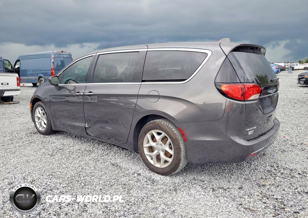 2018 Chrysler Pacifica Touring Plus VIN:2C4RC1FG4JR126474 - 2
