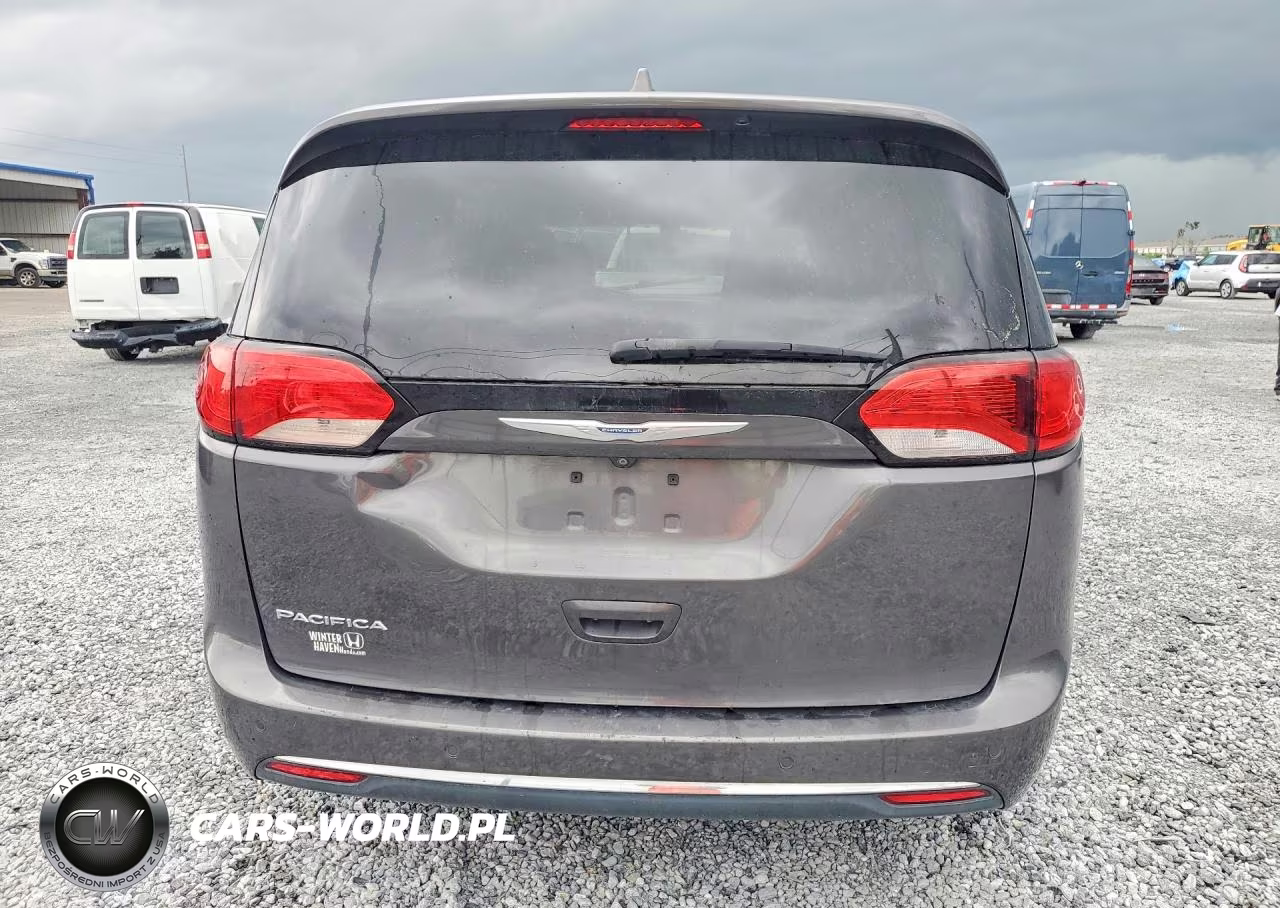 2018 Chrysler Pacifica Touring Plus VIN:2C4RC1FG4JR126474 - 6