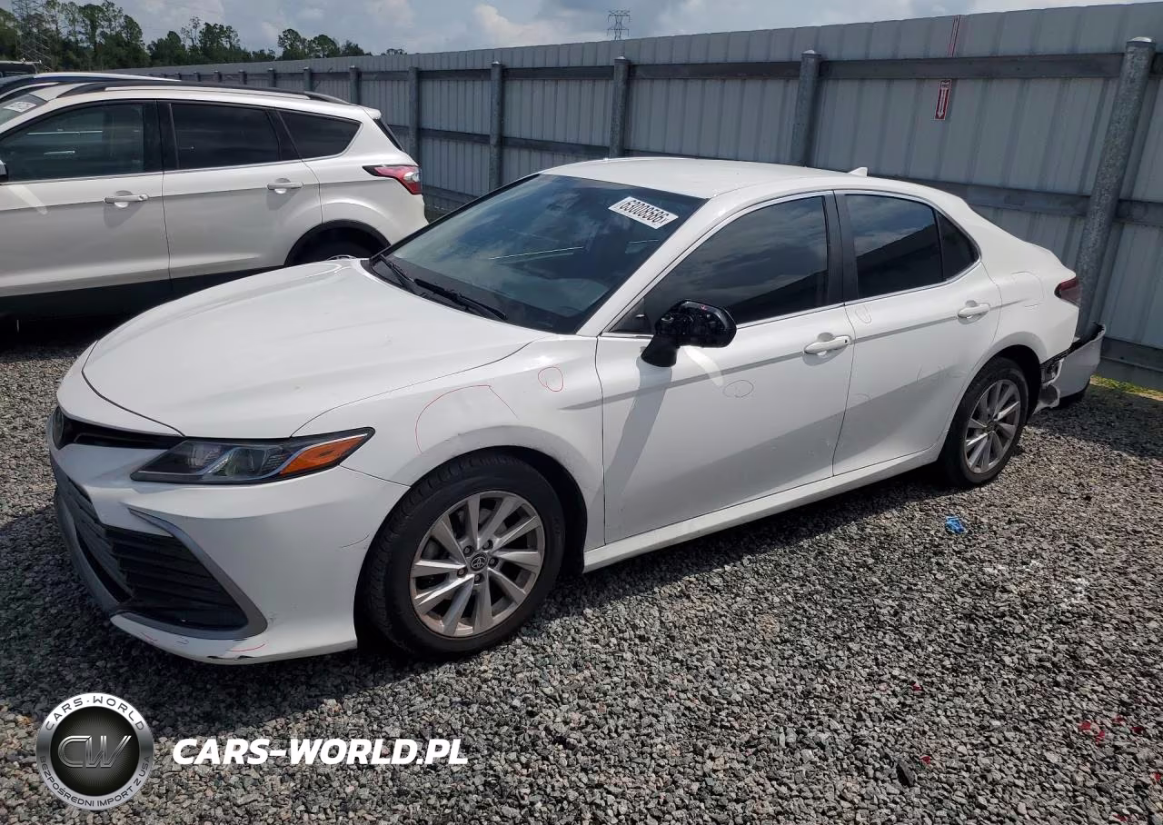 2022 Toyota Camry Le – zdjęcie 1 z 12