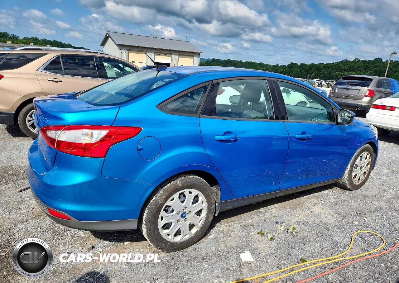 2012 Ford Focus Se VIN:1FAHP3F22CL233220 - 3